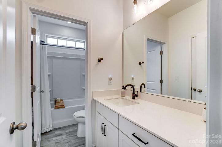 Upstairs secondary bathroom