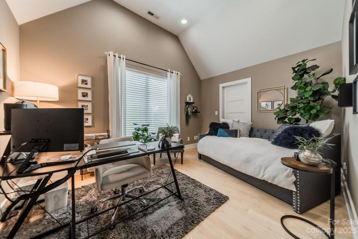 Guest bedroom upstairs 2