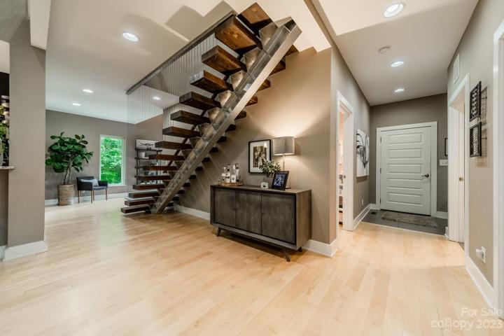 Floating staircase