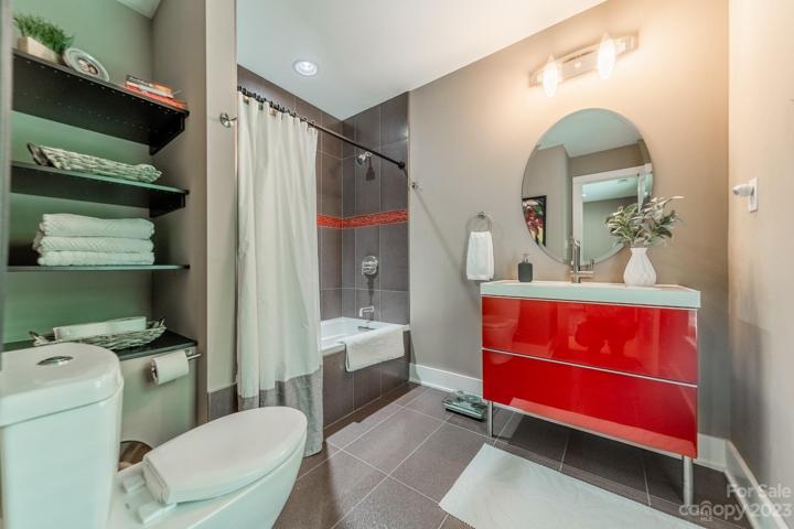 On-Suite Guest bath upstairs off Bed #3