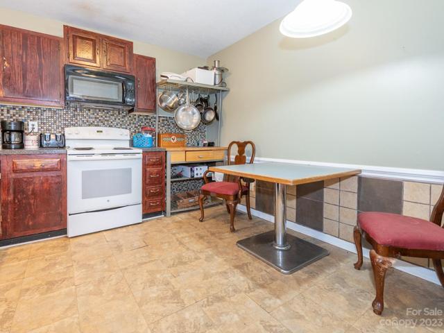 Kitchen and Breakfast Nook