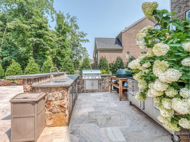 Outdoor Kitchen