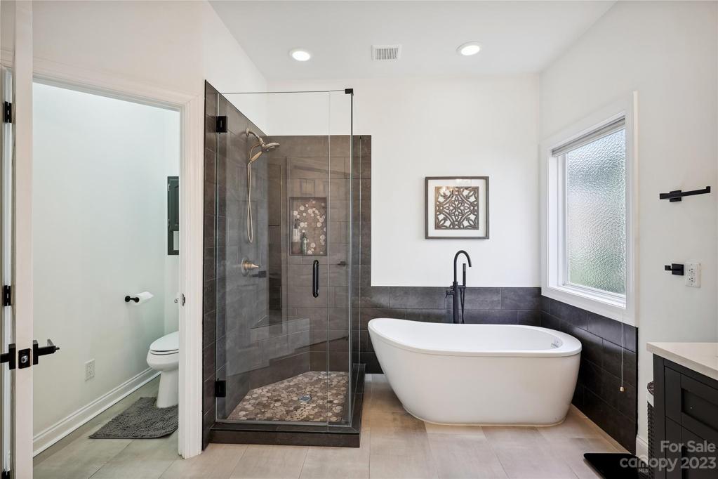 Primary Bathrooom
