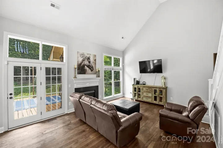 Living Room - gas fireplace