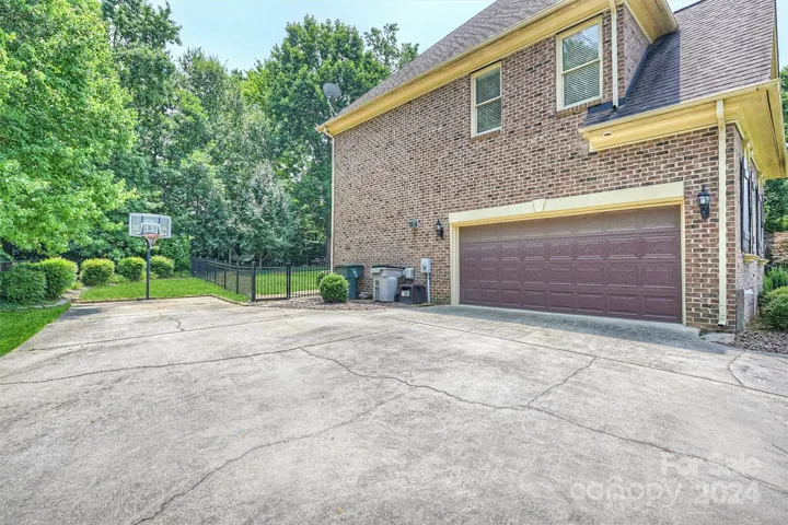 Driveway - side load garage!