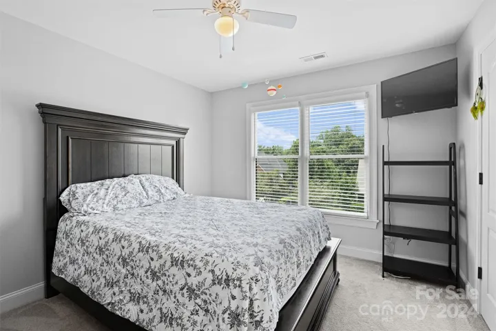 Upstairs Guest bedroom 3