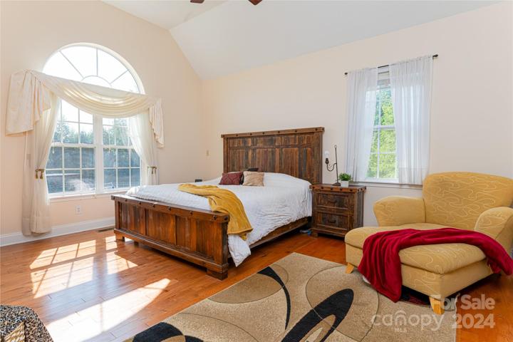 Spectacular master with beautiful views of the in ground pool