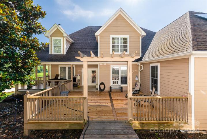 Back of the house has handicap access