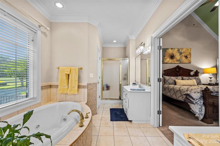 EN -SUITE