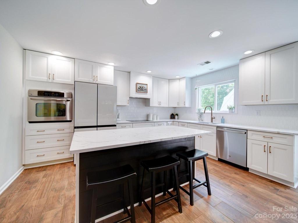 Newly updated kitchen with kitchen island for extra seating!