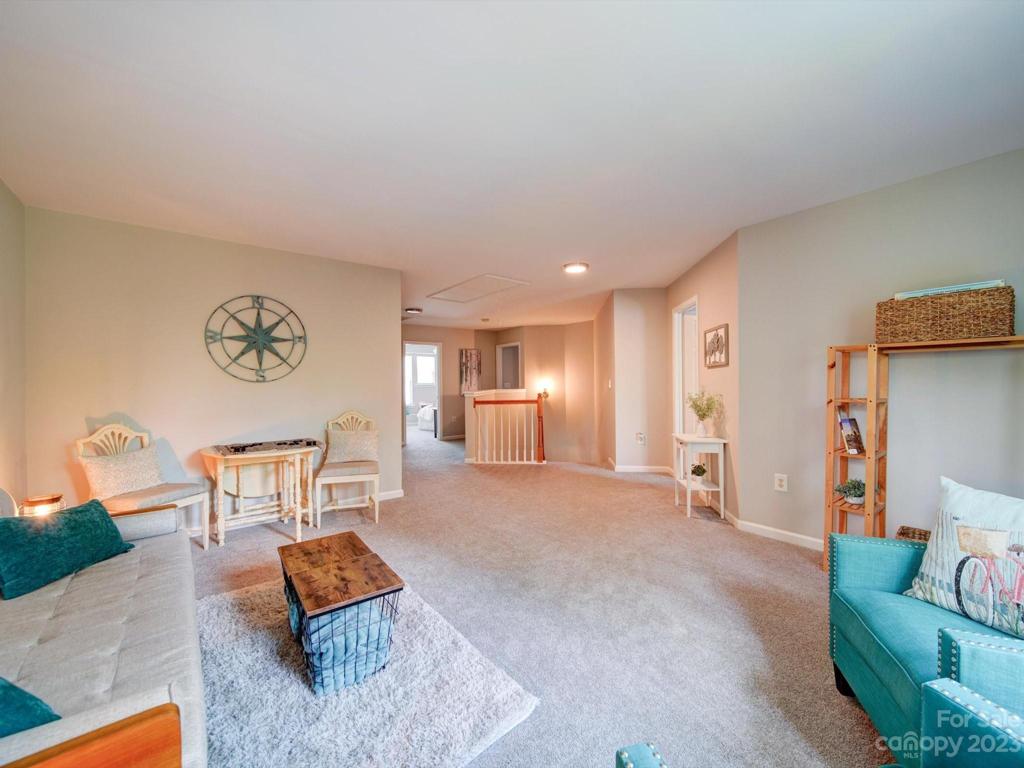 Spacious upper bonus for game nights or movie nights