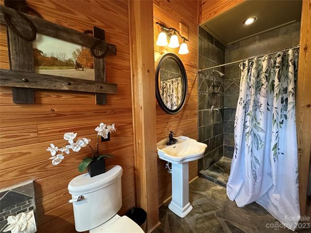 Primary bath with separate shower.