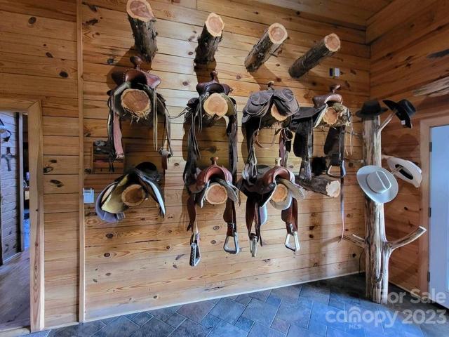 Saddle Display Wall