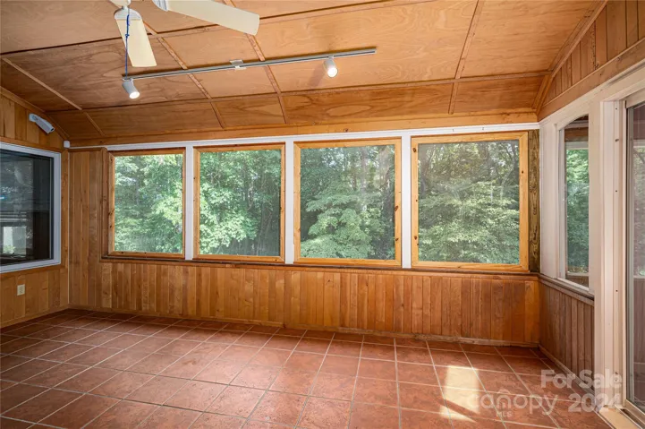 1122 General Hoke - Porch