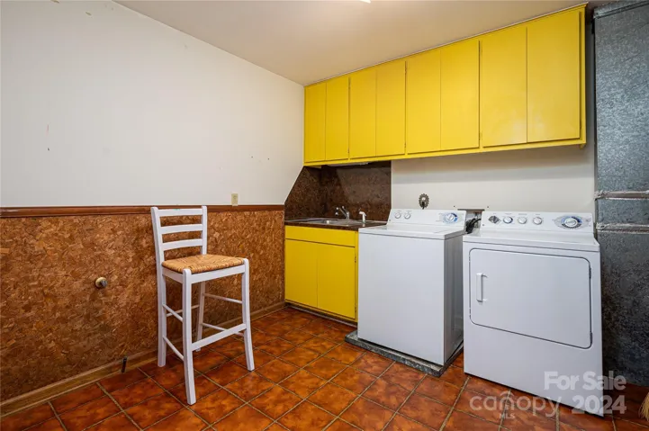 1122 General Hoke - Laundry