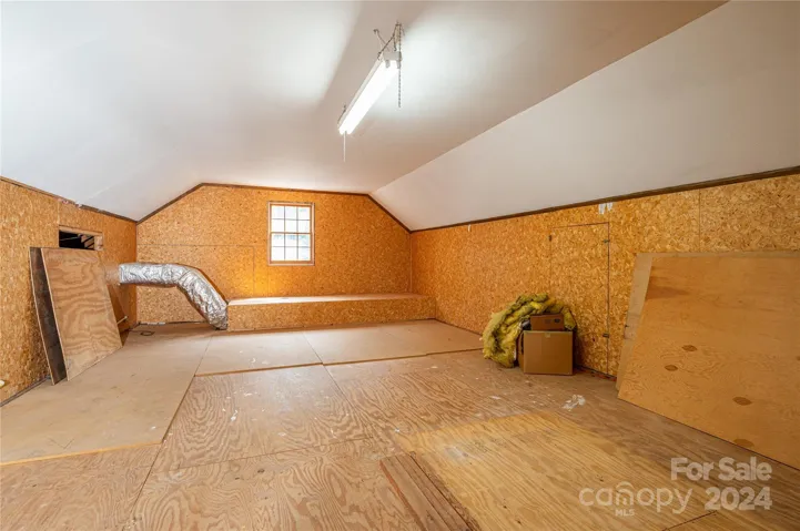 1122 General Hoke - Walk up Attic