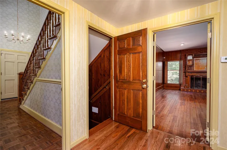 1122 General Hoke -Basement access