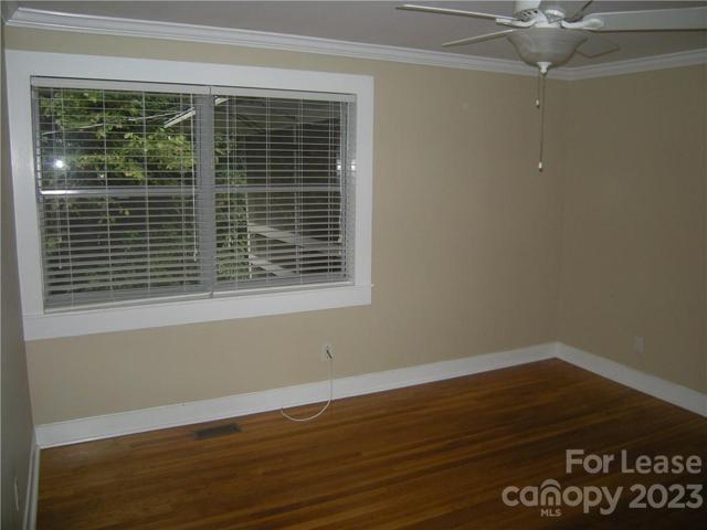 Middle Bedroom.