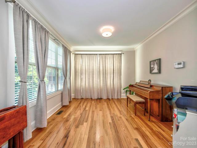 Sunroom / Sitting Room