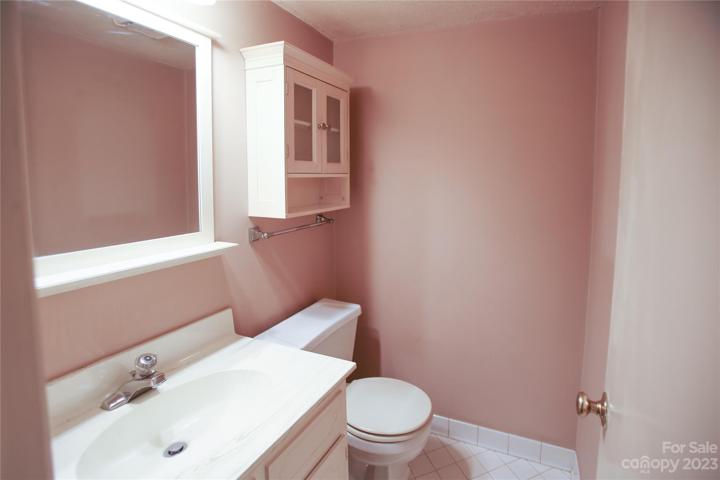 Downstairs 1/2 bath