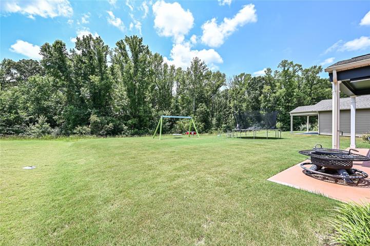 Private backyard, backs to wooded common area.