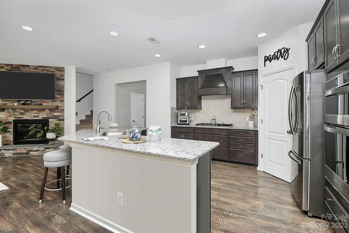 Large island perfect for prep & dining.