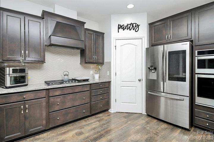 Just in time for hosting Thanksgiving!  Custom range hood, 5 burner gas cooktop, & deep pullout drawers for pots & pans.