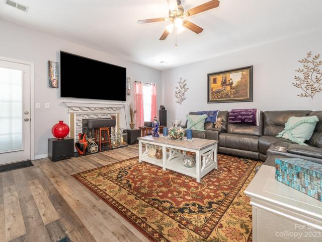 Living Room with fireplace