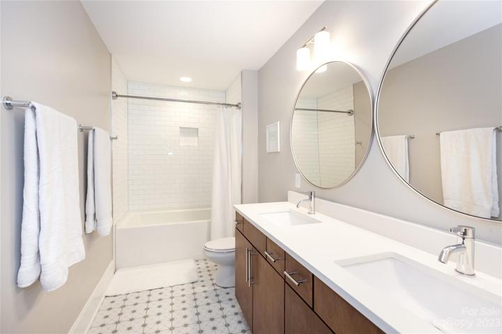Hall full bathroom