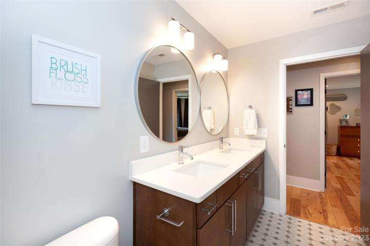 Hall full bathroom