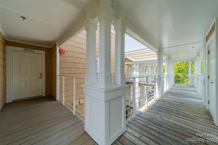 3rd Floor entry. Elevator is located in the middle of the building.
