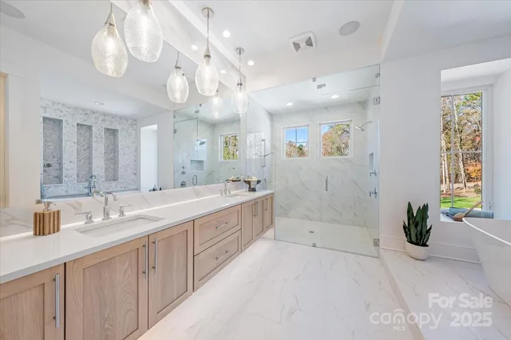 Owner's Bath - Curbless Shower