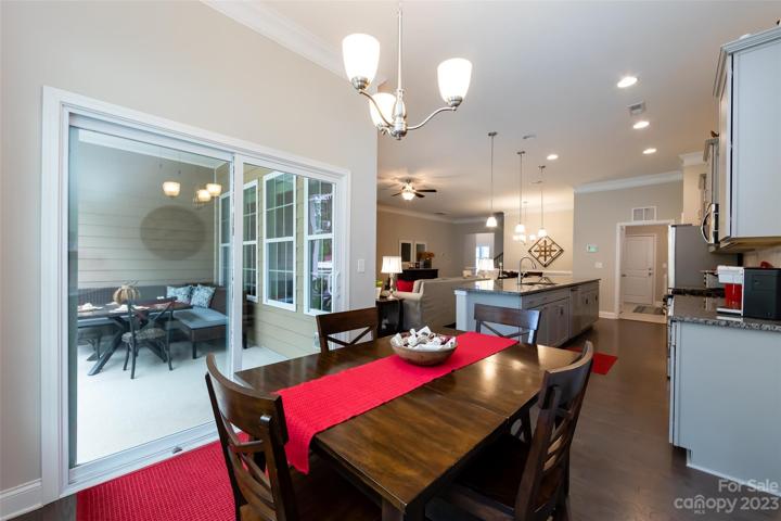 Breakfast nook