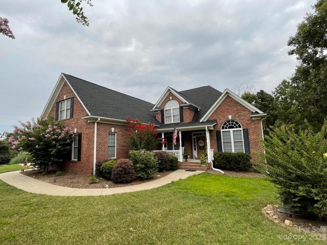 Welcome to 106 Spinnaker Bay Lane in established neighborhood of Masons Crossing!