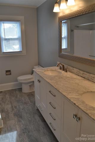 Secondary full bath