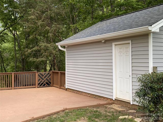 Detached garage
