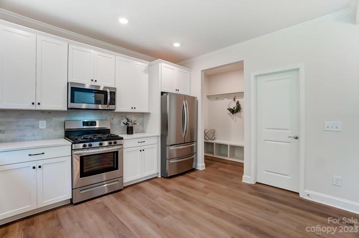 Kitchen w/quartz countertops and stainless steel appliances