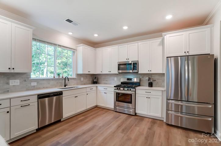 Kitchen w/quartz countertops and stainless steel appliances
