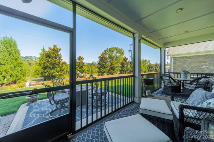 Screened-in Porch