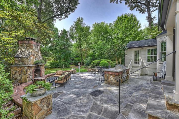 Love this Outdoor Entertainment Area