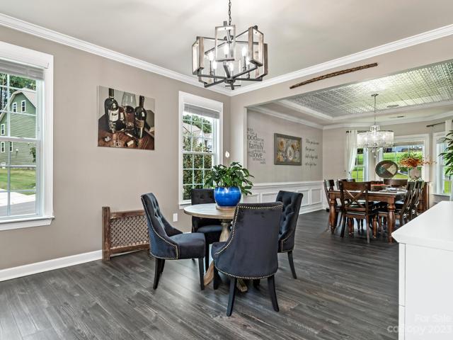 1st Flr - Sitting Room/Tasting Room