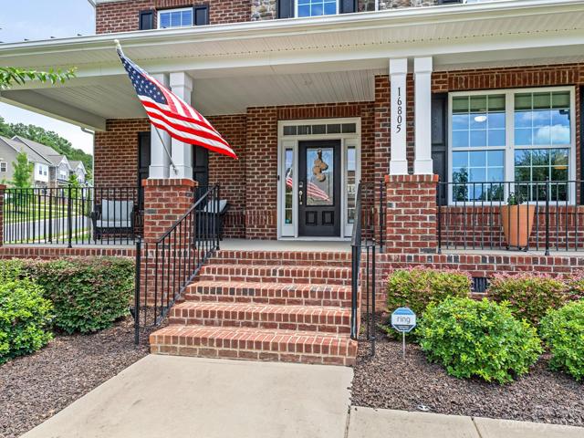 Front covered porch w/seating