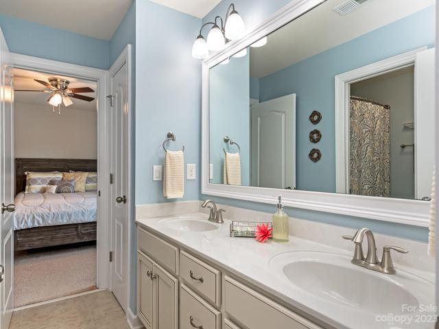 2nd Flr - Full bath w/dual sinks, linen closet, shared w/bedroom & Media Room