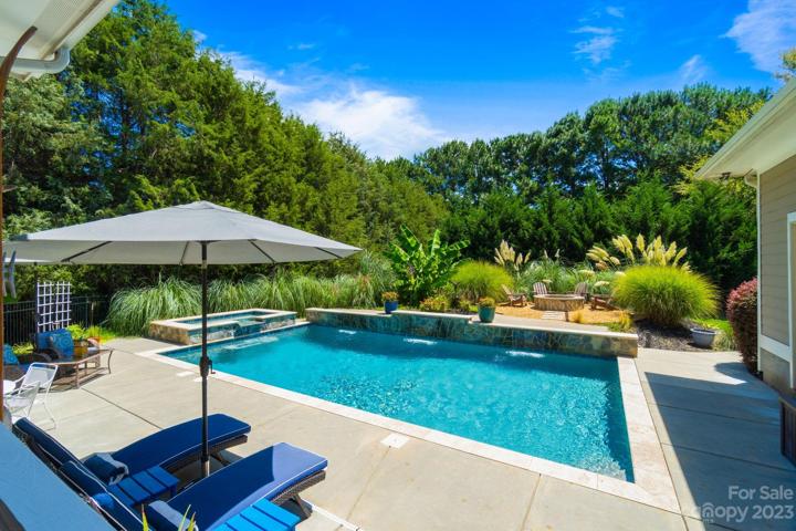 18’ x 34’ Pool & Jetted Spa with Spillover. 111 Swayne Dr, Mooresville, NC 28117 - The Point