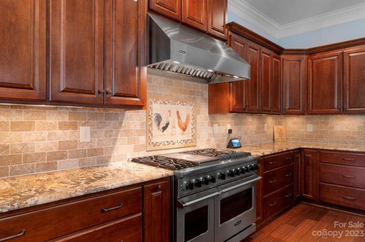 Viking 6 Burner Stove with Double Ovens - 111 Swayne Dr, Mooresville, NC 28117 - The Point