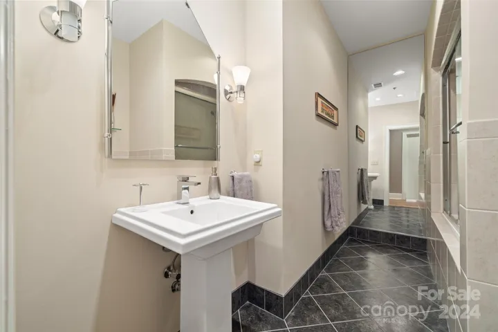 Guest bathroom.