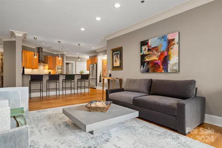 Wonderful kitchen bar with seating for 4+ people