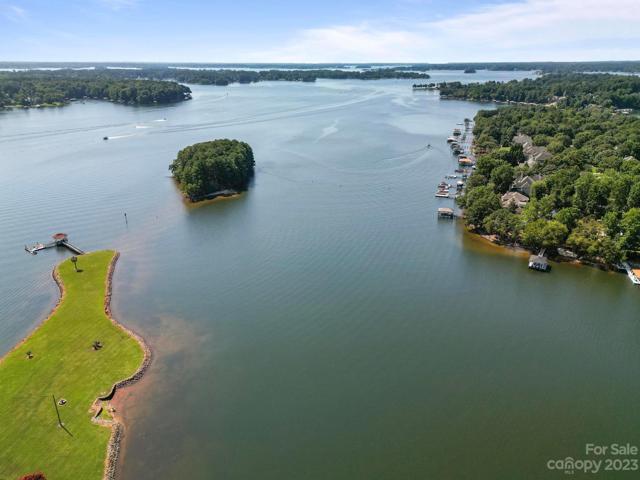 Aerial view right above the house - main channel