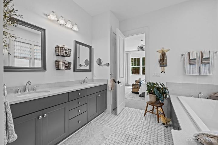 En suite bath with twin sinks