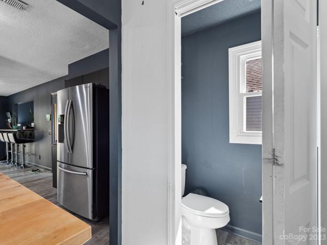 1/2 Bath
